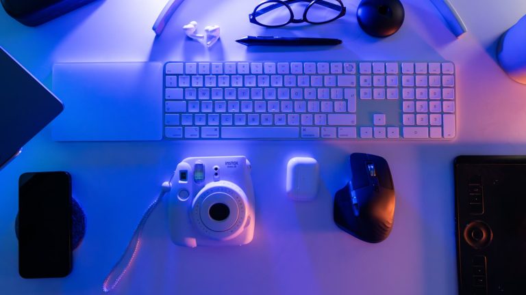 Gadgets til mænd: 29 gaveidéer fra 99 kr. (2026)