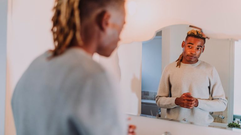 Selvværd hos mænd: tegn på lavt selvværd, og sådan styrker du det